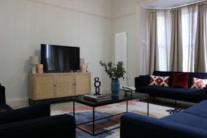Blue Velvet & Cedar image 3