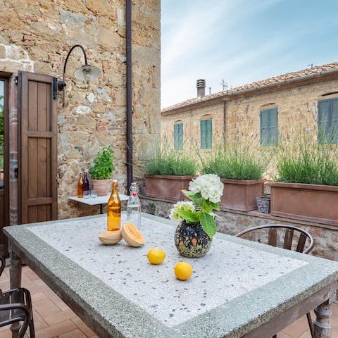 Dine alfresco on acciughe sotto pesto under clear blue skies