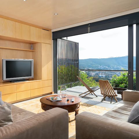 Enjoy captivating Cape Town views from the comfort of your sofa in the light-filled sitting room