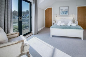 Harbour Retreat Restful image 9