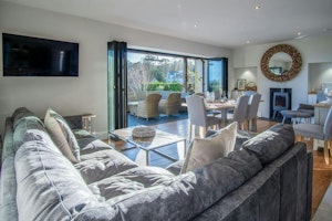 Harbour Retreat Restful image 8