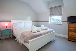 Harbour Retreat Restful image 7