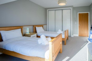 Harbour Retreat Restful image 2