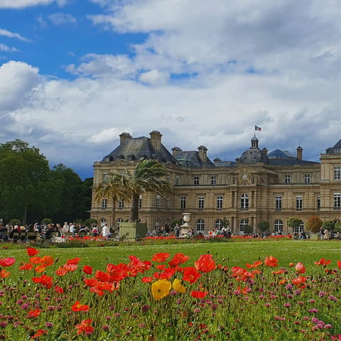 Go for a morning stroll around Luxembourg Gardens, 700m away