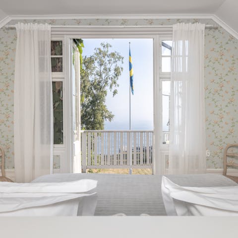 Wake up to awe-inspiring views from the main bedroom