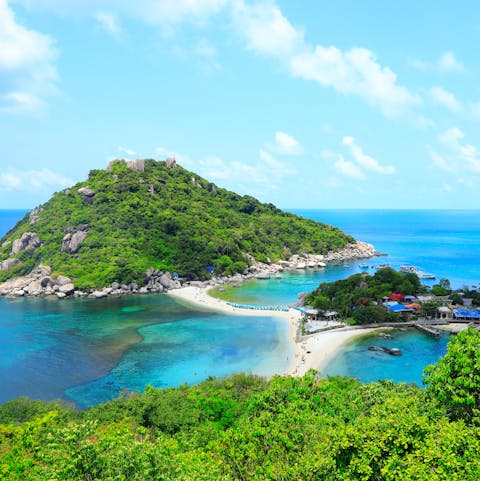 Explore the island beaches and coves of gorgeous Koh Samui