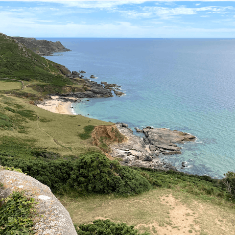Grab your beach essentials and take the twenty-minute walk to Salcombe North Sands