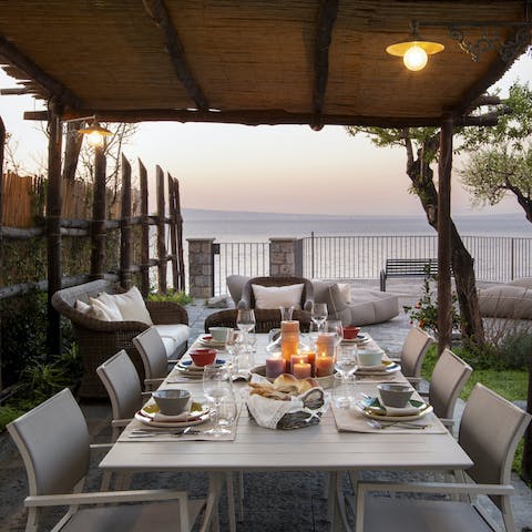 Have a private chef serve up an alfresco Italian feast 