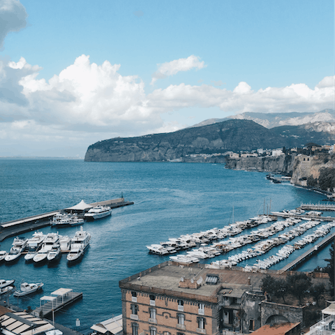 Stay within walking distance of the shops and restaurants of Sorrento