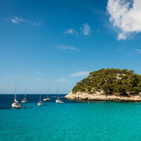 Discover the endless beaches and turquoise bays of Menorca