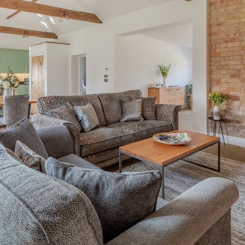 Unwind after a day of discovering Cambridge in the comfy living room 