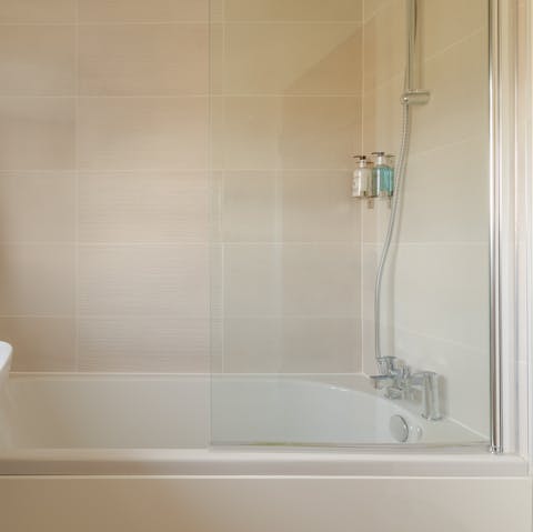Pamper yourself in the bathtub following a long country walk in Huntingdon