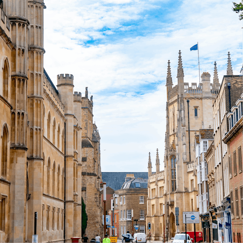 Stay in the Cambridgeshire village of Huntingdon – just a forty-minute drive away from the city of Cambridge 