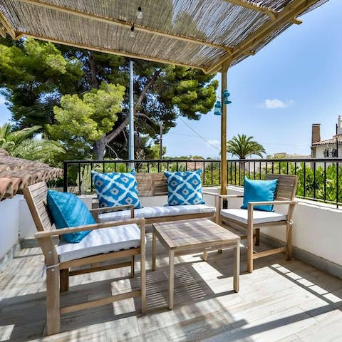 Enjoy a few afternoon cocktails on the shaded upstairs terrace