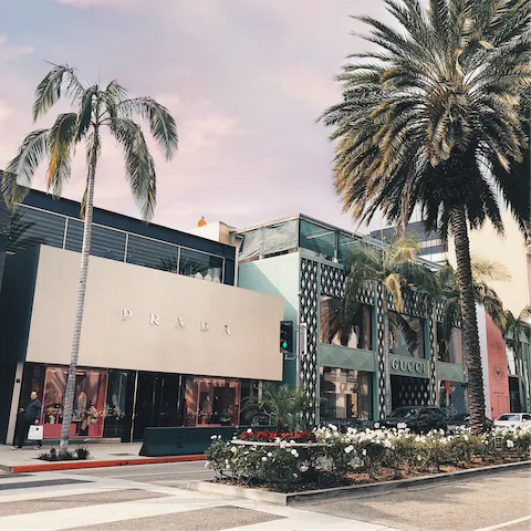 Stay a short drive up the hill from the shops and restaurants of Beverly Hills