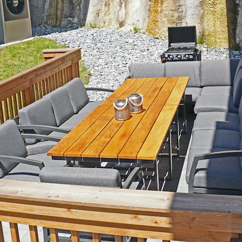 Grill up the barbecue and enjoy alfresco meals amidst the fresh mountain air 