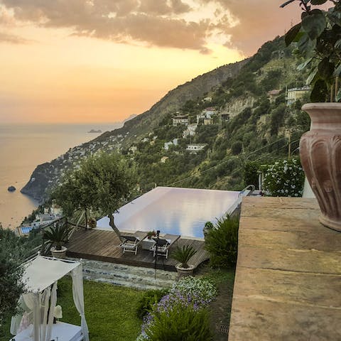 Stay on the cliffs of the Amalfi coast