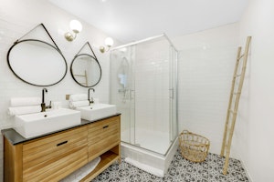 A Chic Vista image 3