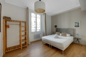 A Chic Vista image 2