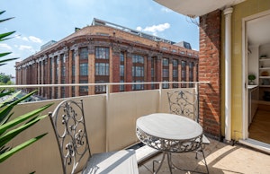 Charming Knightsbridge image 13