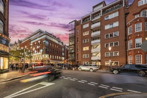 Charming Knightsbridge image 12