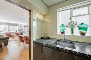 Charming Knightsbridge image 10