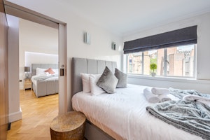 Charming Knightsbridge image 9