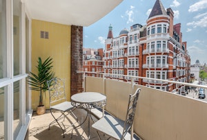 Charming Knightsbridge image 3