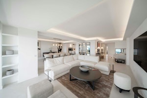 Croisette Pearl image 13
