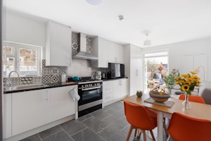 The Little London Home image 12