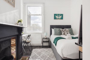 The Little London Home image 10
