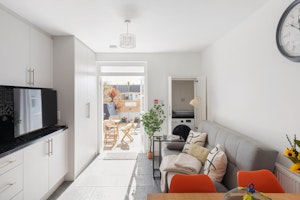 The Little London Home image 9