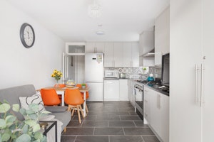 The Little London Home image 7