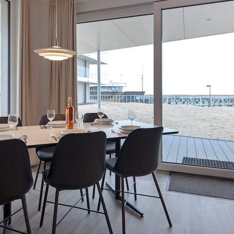 Share family meals with the view of the Bay of Kiel from your window 