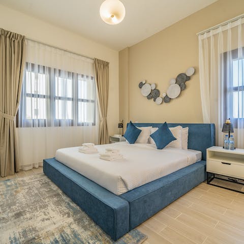 Wake up in the comfortable bedroom feeling rested and ready for another day of Dubai sightseeing