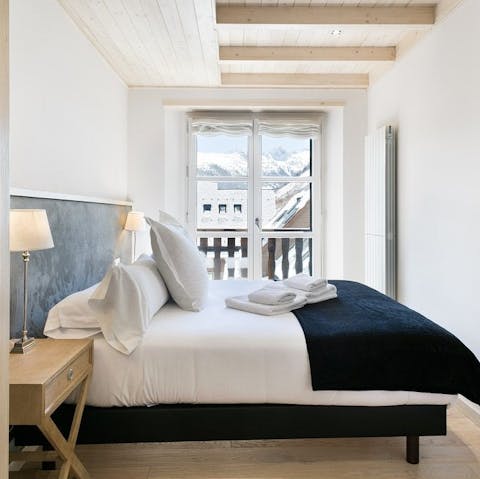 Wake up after a restful sleep to your wonderful mountain view, the perfect incentive to get out on the slopes