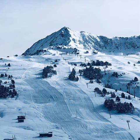 Take to the exhilirating slopes of Baqueira-Beret before taking advantage of the resort's après ski