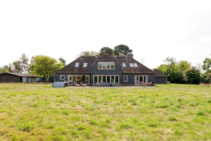 The Sussex Peach image 11