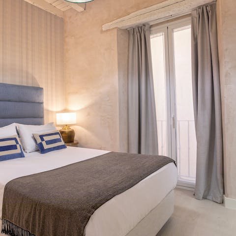 Wake up after a restful sleep and open your curtains to unveil the Juliet balcony, the perfect wake up call