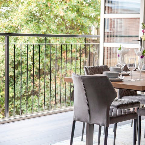 Open up the dining room's bi-fold doors and let the fresh air in