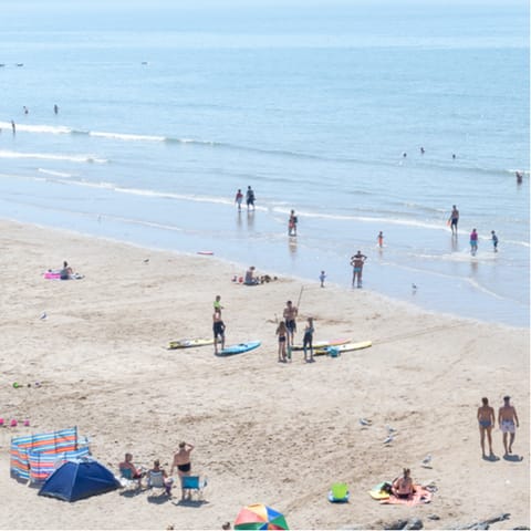 Head down to the sunny beaches of Bournemouth and Sandbanks, within a fifteen-minute drive