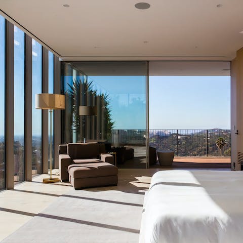 Wake up to the California sun streaming in through the floor-to-ceiling windows