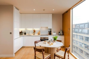Iron & Teak image 7