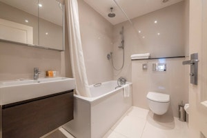 Glitter & Cream image 13