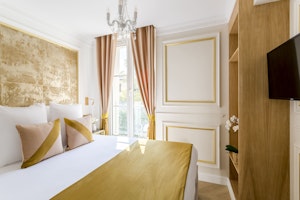 Moments in Paris image 11