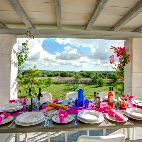 Make plans over an alfresco dinner while soaking up the pastoral scenery