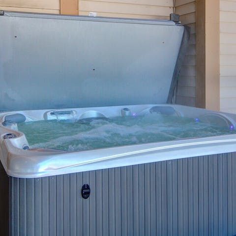 Chill out in the al fresco hot tub
