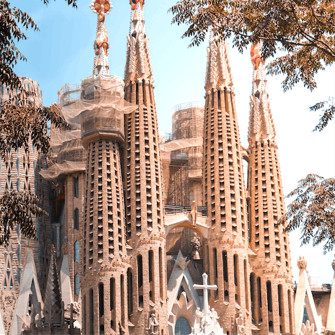 Take advantage the central location, with the iconic Sagrada Familia a ten-minute walk away 