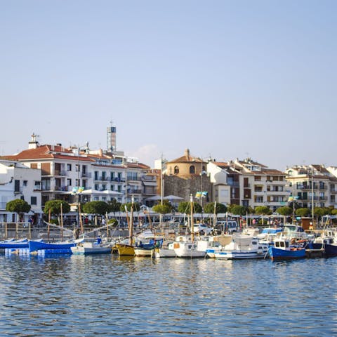 Stroll fourteen minutes down to the picturesque Port de Cambrils