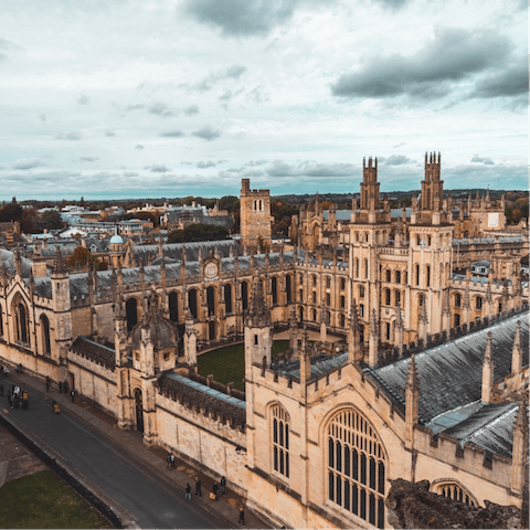 See the stunning colleges of Oxford, less than half an hour away in the car